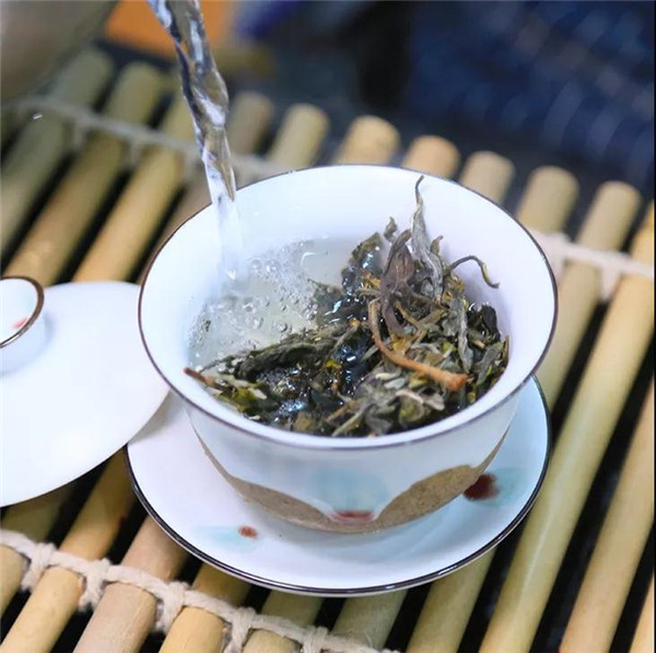 The Distinctions and Connections Between White Tea and Black Tea The Distinctions and Connections Between White Tea and Black Tea